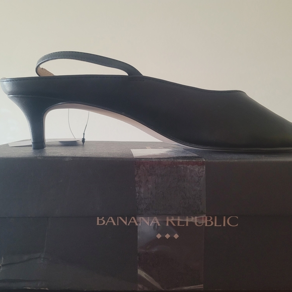 Banana Republic Black Leather Slingback Kitten Heel Pumps - Picture 4 of 4